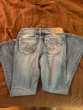 Silver Jeans Women's Light Blue Boot Cut with Embroidered Back Pockets